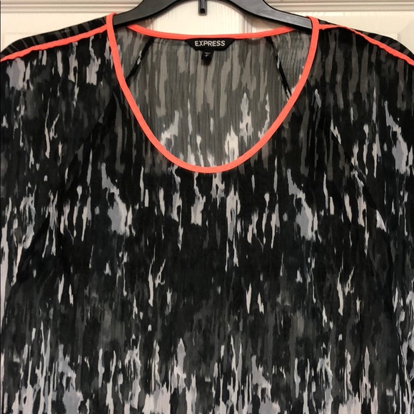 Express Blouse - Picture 2 of 6